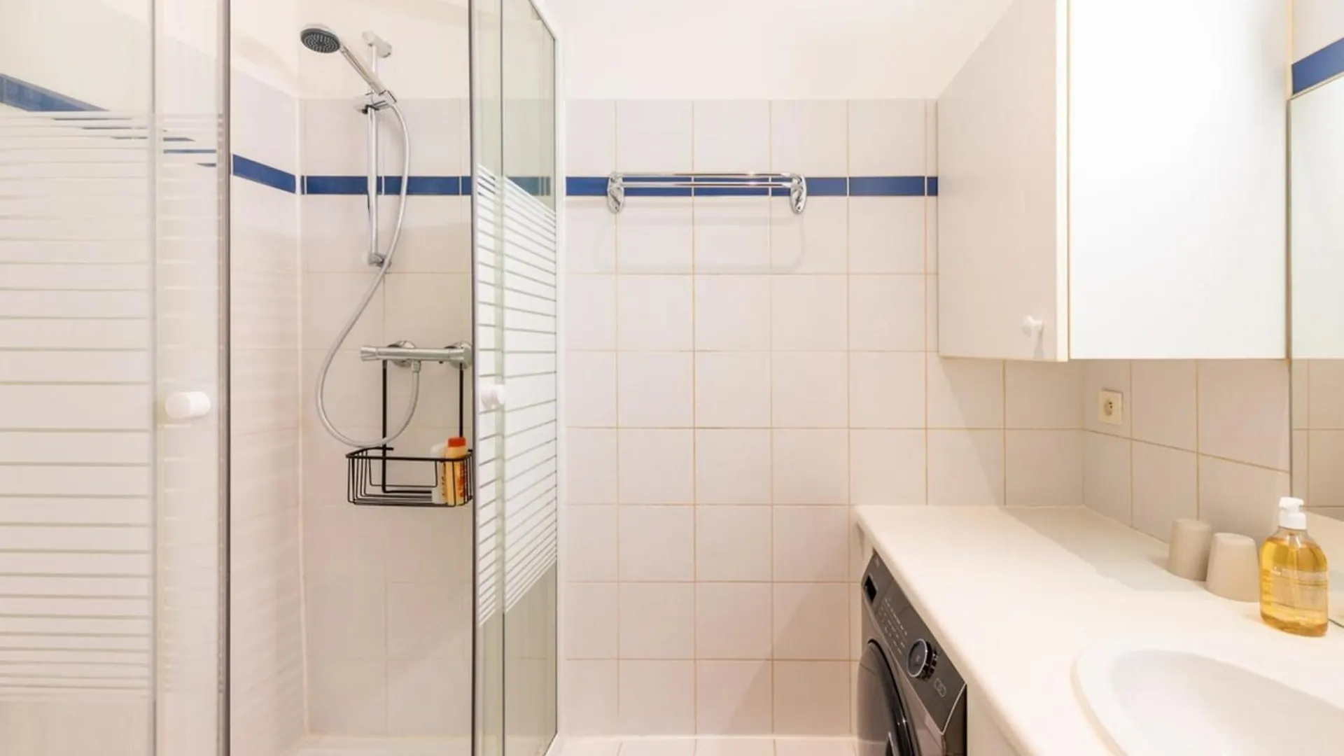 Apartment Cosy & Well-connected 1bd Apartmentsaint Lazare *