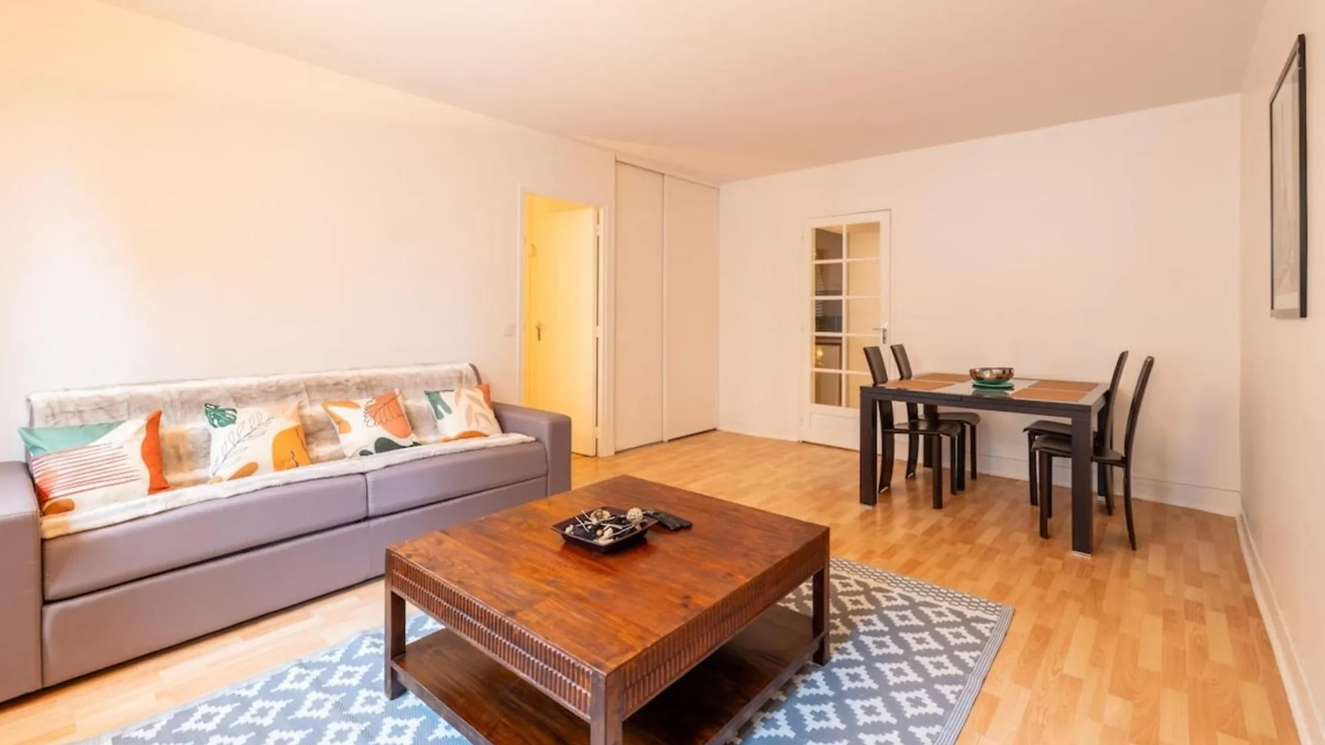 Cosy & Well-connected 1bd Apartmentsaint Lazare *